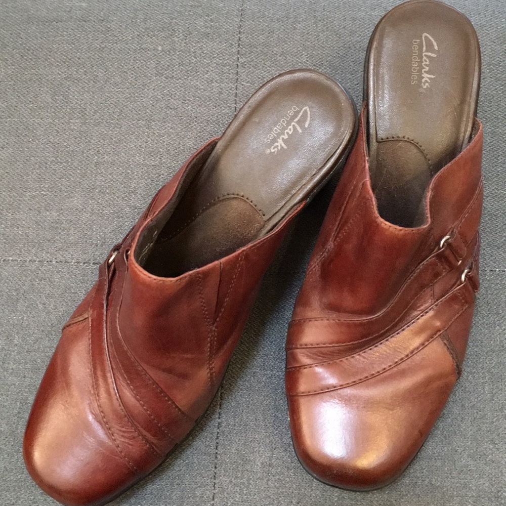 Clarks bendables Brown Heeled Clogs sz9M